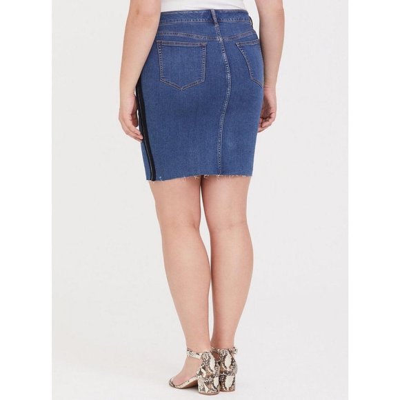 Torrid Women's Double Striped Medium Wash Mini Skirt - Picture 8 of 8